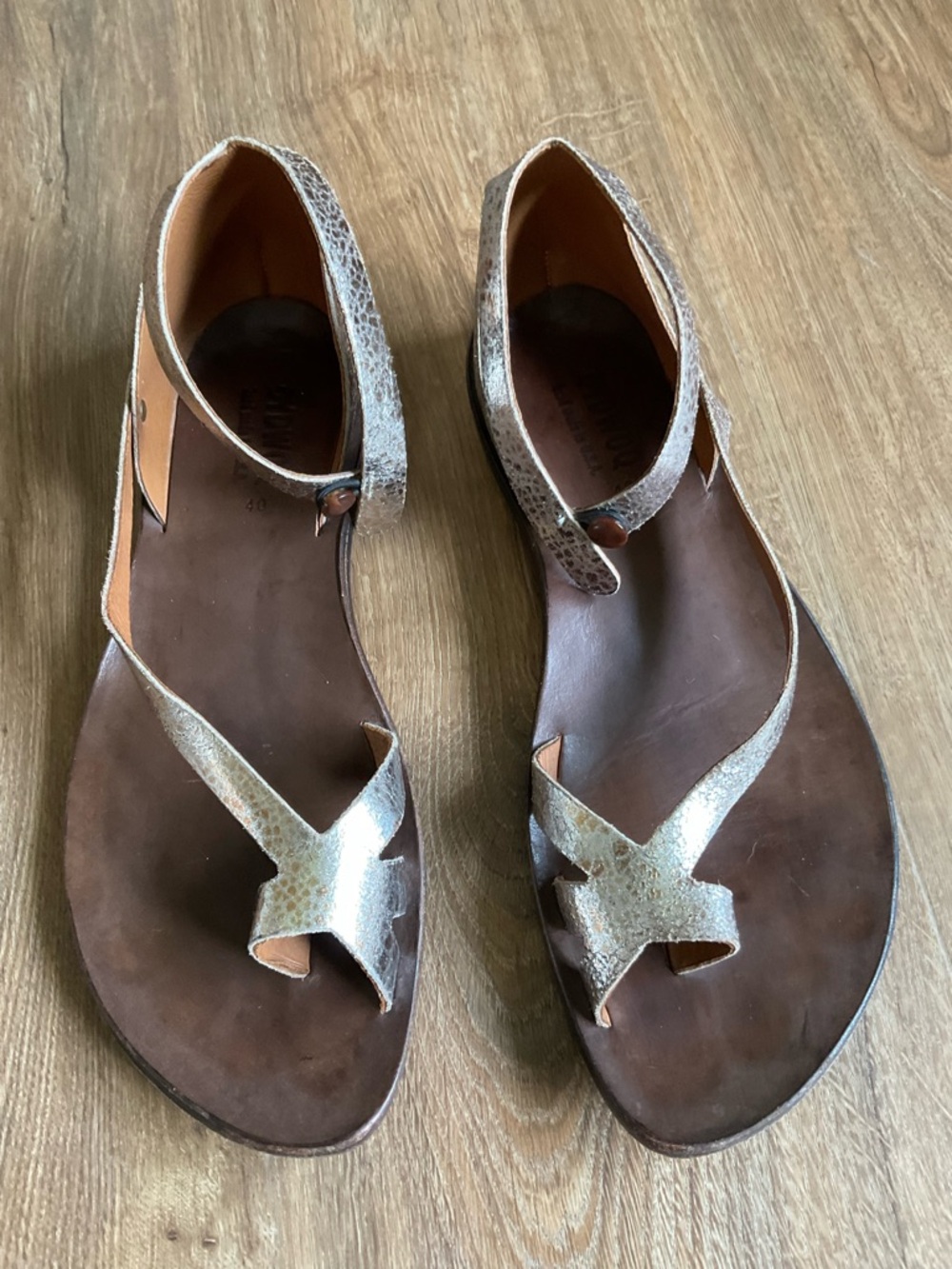 Women’s Metallic Distressed Gold Ankle-Strap Leather Sandals size 40